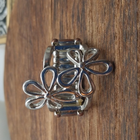 Flower power ring adjustable stretch band R377 - Picture 1 of 4